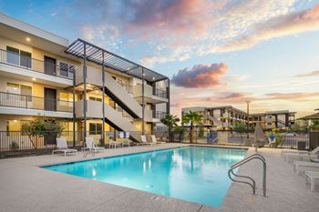 Swimming pool with built-in bench seating
